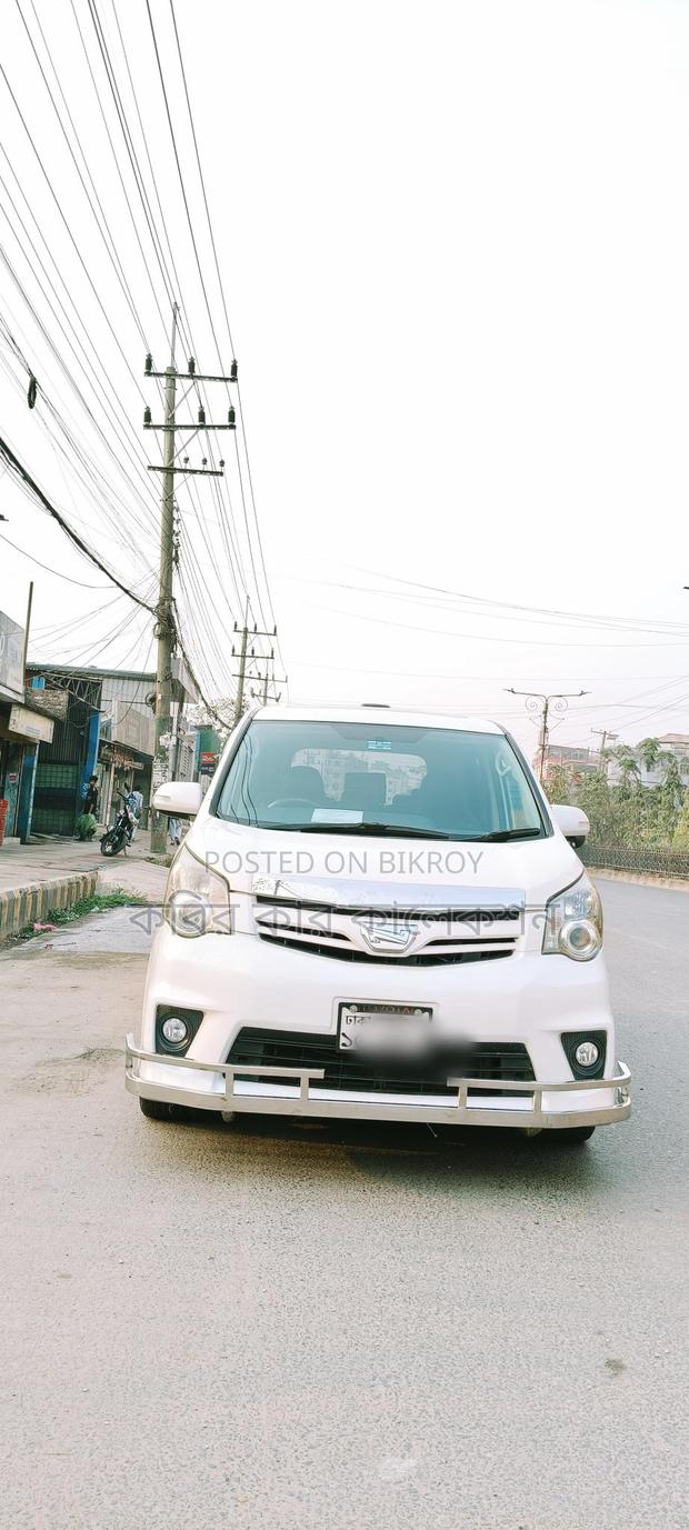 Toyota Noah si 2011