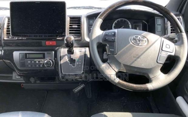 Toyota Hiace 2021