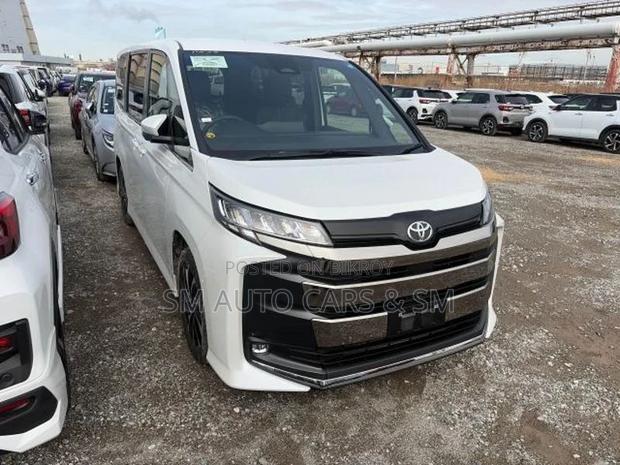 Toyota Noah Hybrid SZ Pearl New 2026