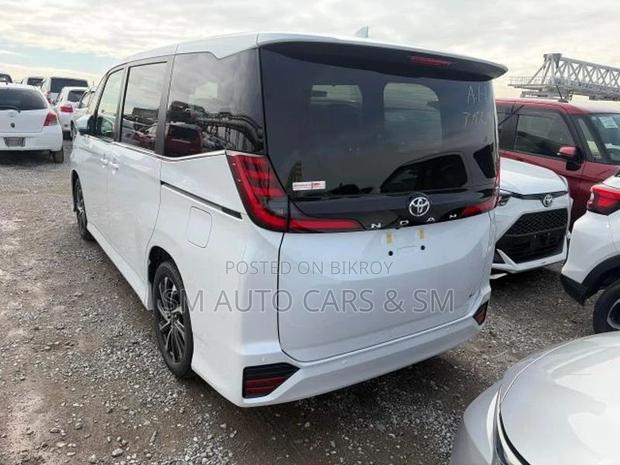 Toyota Noah Hybrid SZ Pearl New 2026