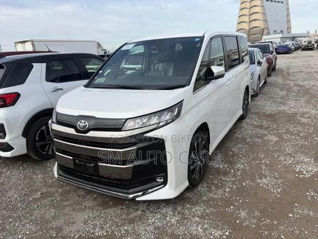 Toyota Noah Hybrid SZ Pearl New 2026