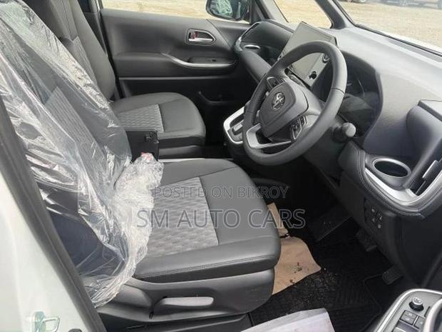 Toyota Noah Hybrid SZ Pearl New 2026