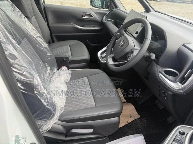 Toyota Noah Hybrid SZ Pearl New 2026
