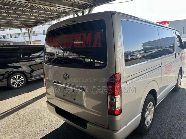 Toyota Hiace Ambulanc GL 4 Camera 2021