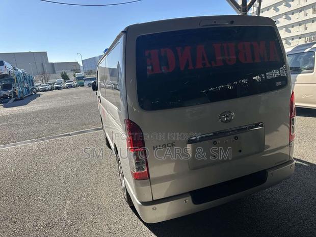 Toyota Hiace Ambulanc GL 4 Camera 2021