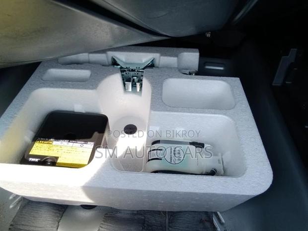 Toyota Fielder Non Hybrid EX Silver 2020