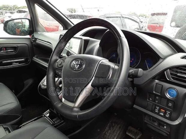 Toyota Esquire Hybrid GI Premium 2021