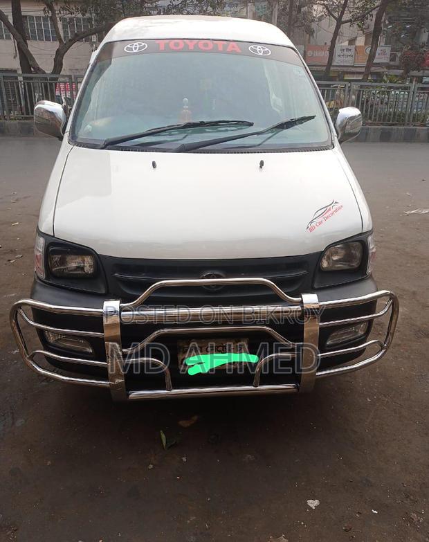 Toyota Noah 2001