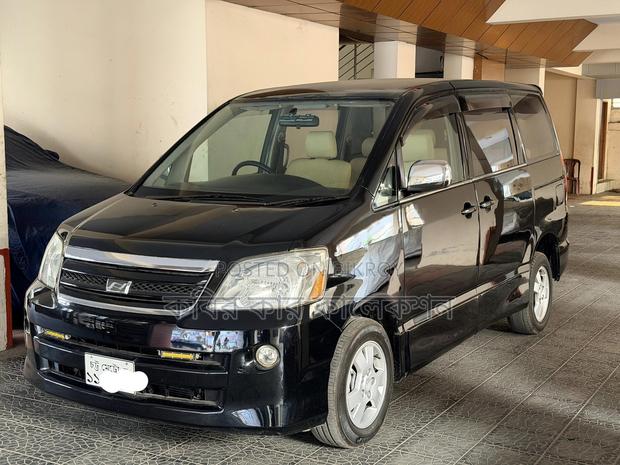 Toyota Noah x 2003