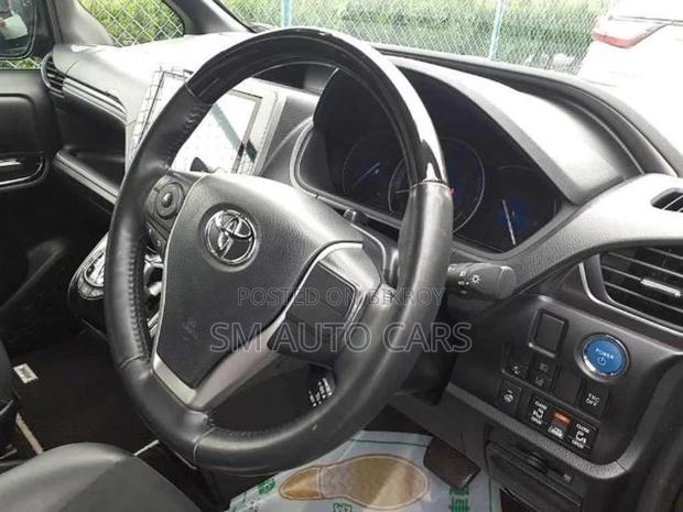 Toyota Esquire Hybrid Gi Premium 2021