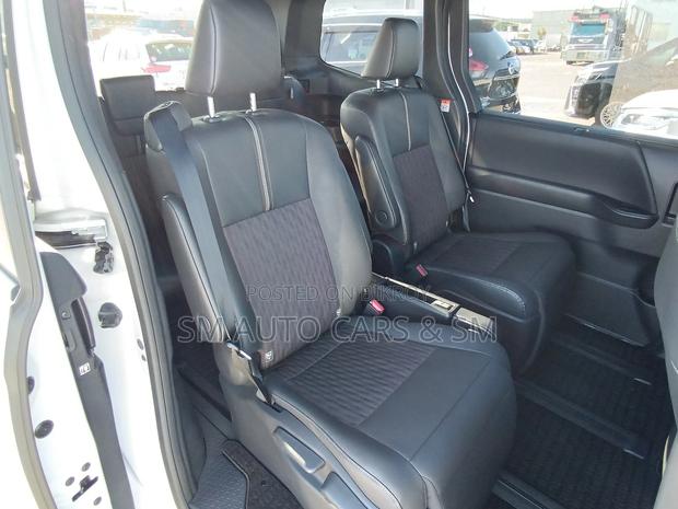 Toyota Noah Hybrid SZ Pearl New 2023