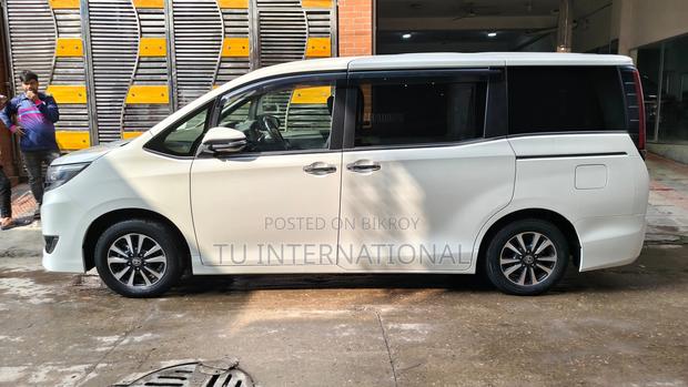Toyota Esquire GI PREMIUM. 2020