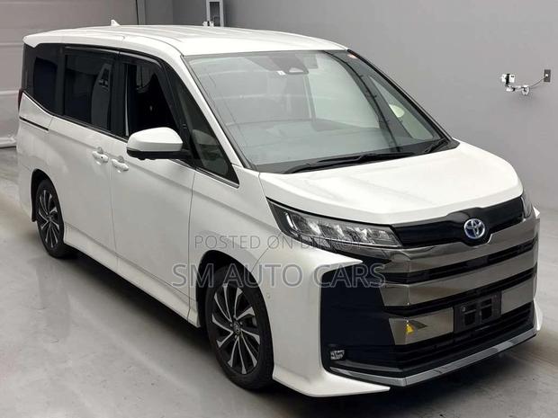 Toyota Noah Hybrid SZ Pearl New 2023