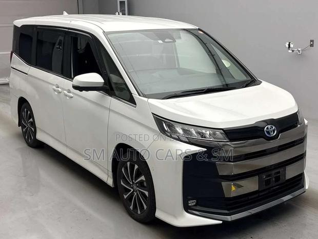 Toyota Noah Hybrid SZ Pearl New 2023