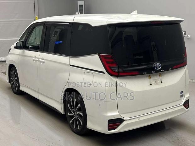Toyota Noah Hybrid SZ Pearl New 2023