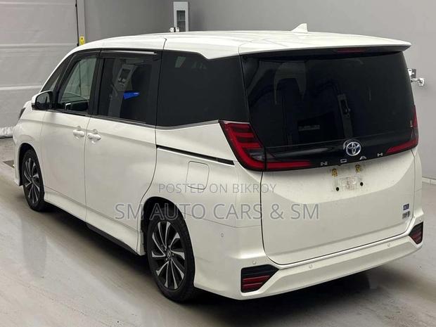 Toyota Noah Hybrid SZ Pearl New 2023