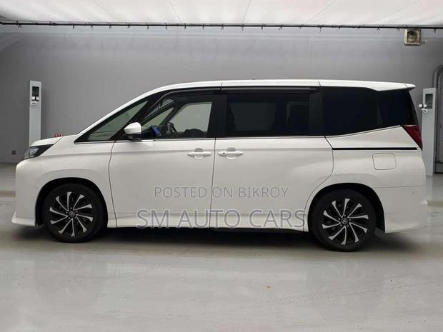 Toyota Noah Hybrid SZ Pearl New 2023