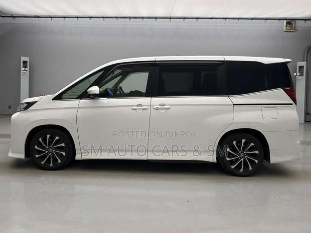 Toyota Noah Hybrid SZ Pearl New 2023