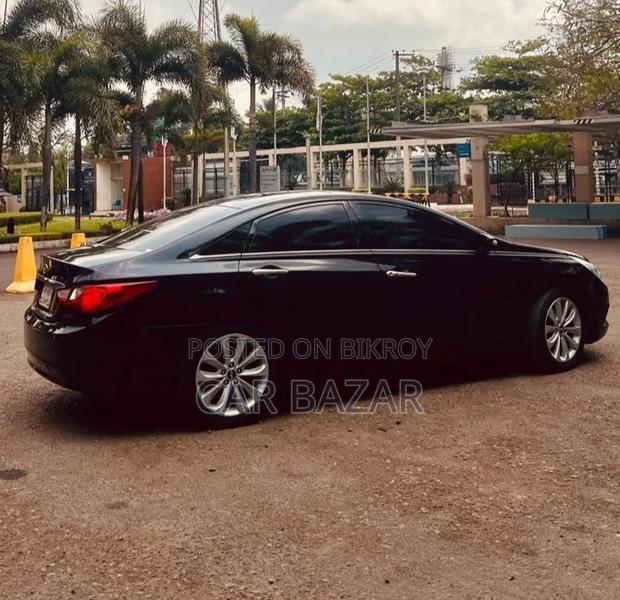 Hyundai Sonata Luxury Sedan Sunroof 2011