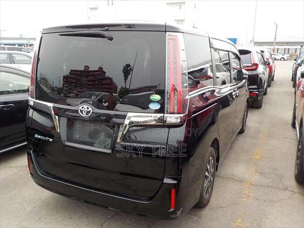 Toyota Esquire Gi Pre. Package 2020