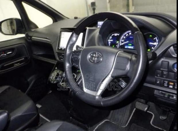 Toyota Esquire GI PREMIUM HYBRID 2021