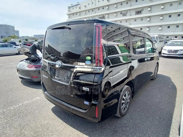 Toyota Esquire Hybrid Gi Premium 2020