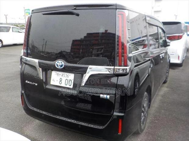 Toyota Esquire GI Leather 2021