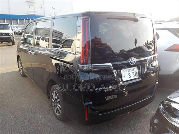 Toyota Esquire GI Premium 2021