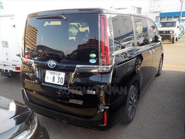 Toyota Esquire GI Premium 2021
