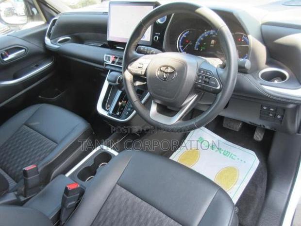Toyota Noah Hybrid S-Z Full Opt 2022