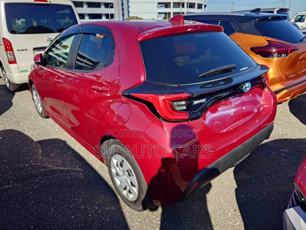 Toyota Yaris Hybrid G Red Wine 2020