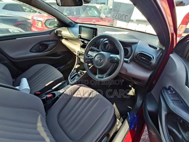 Toyota Yaris Hybrid G Red Wine 2020