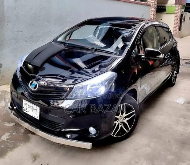 Toyota Vitz 1.3 FWD 5dr 2011 Black