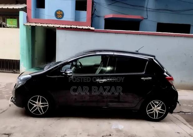 Toyota Vitz 1.3 FWD 5dr 2011 Black