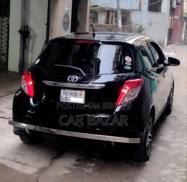 Toyota Vitz 1.3 FWD 5dr 2011 Black
