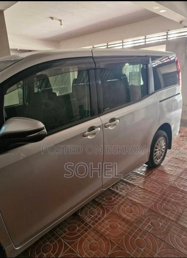 Toyota Noah 1.8 FWD Hybrid (7 Seater) 2014 Silver