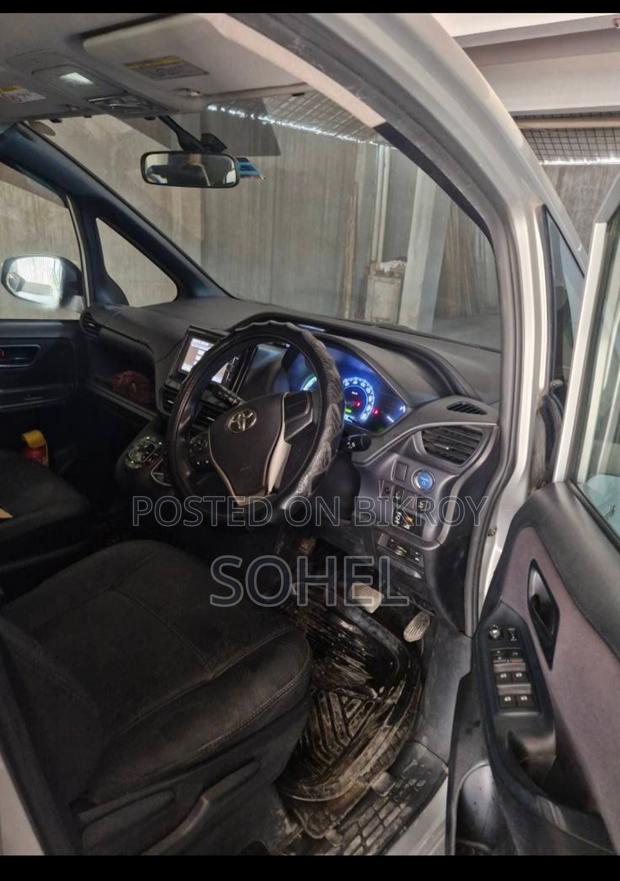 Toyota Noah 1.8 FWD Hybrid (7 Seater) 2014 Silver