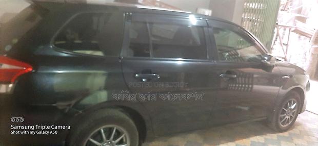 Toyota Fielder hybrid 2017