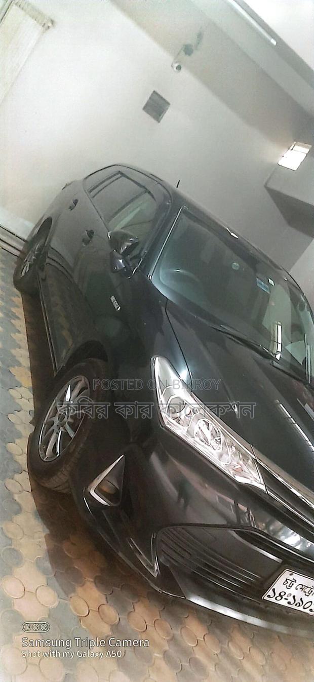 Toyota Fielder hybrid 2017