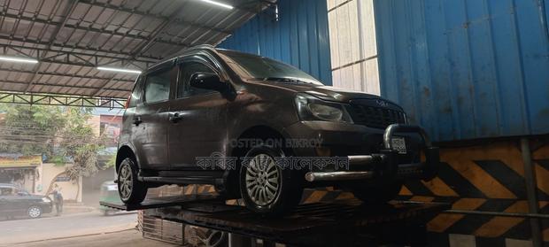 Mahindra Quanto gray 2015