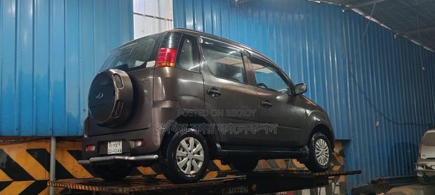 Mahindra Quanto gray 2015