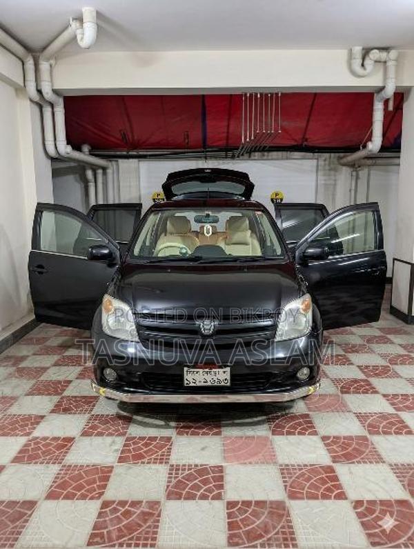 Toyota ist 2003