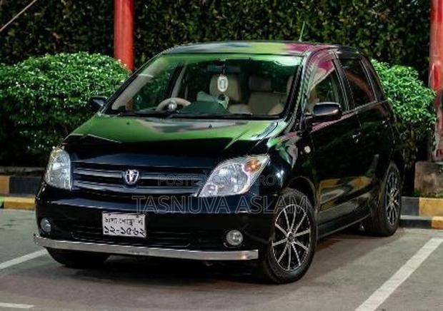Toyota ist 2003