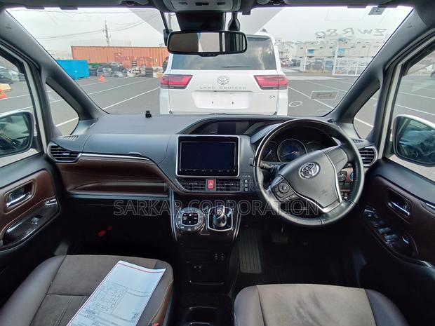 Toyota Esquire GI Premium 2020