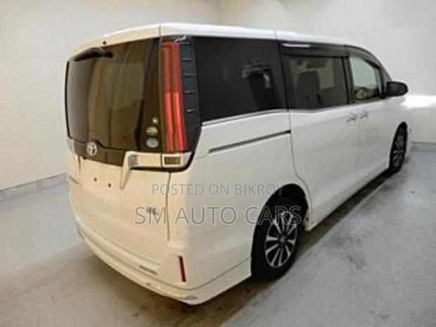Toyota Esquire Hybrid Gi Pearl 2021