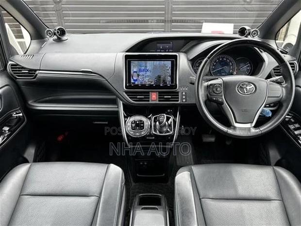 Toyota Esquire GI HYBRID 2021