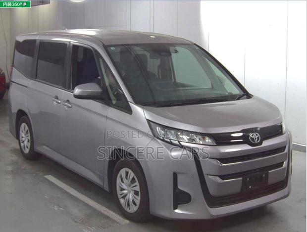 Toyota Noah X PKG NON HYB 2022