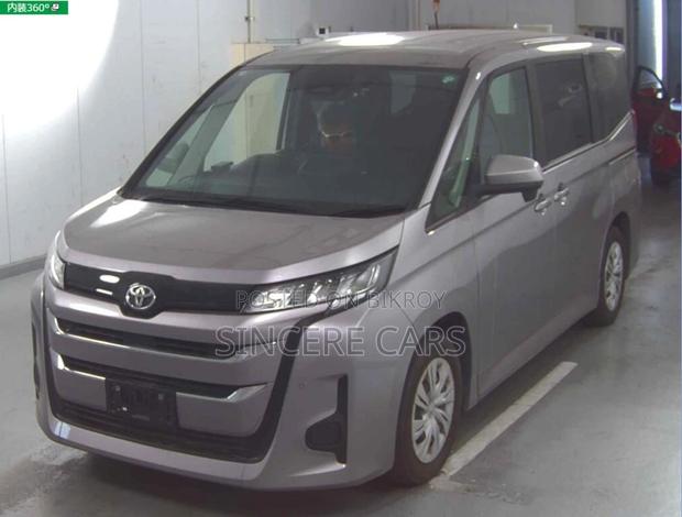 Toyota Noah X PKG NON HYB 2022