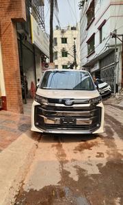 Toyota Noah SZ HYBRID PACKAGE 2022 for sale