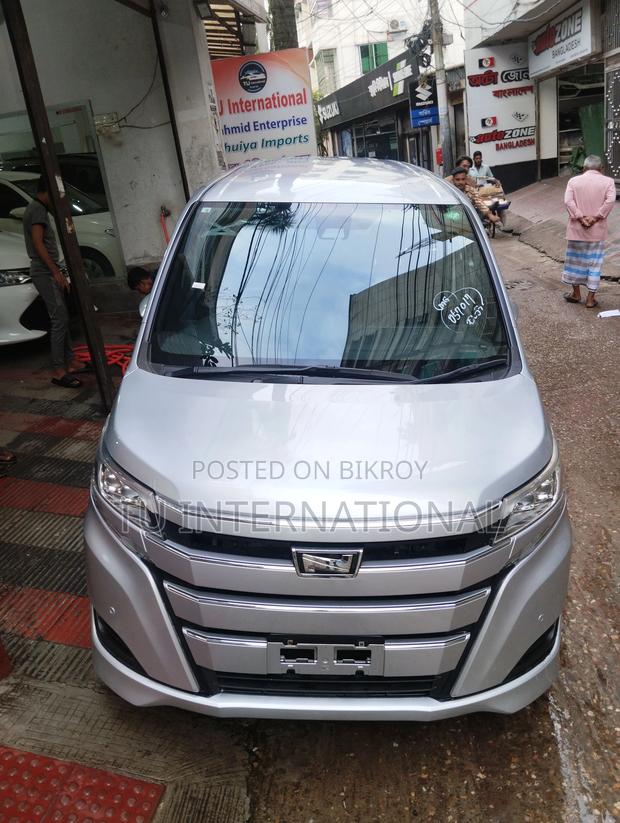 Toyota Noah NON HYBRID UNIT.. 2020